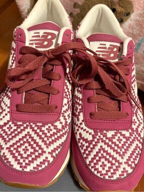 New Balance Women's Classic Sneakers in Blue and White